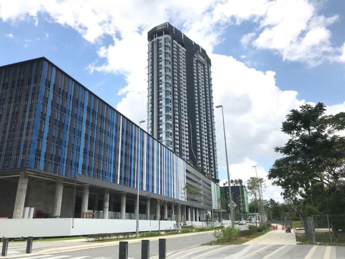 Almas Suites Puteri Harbour Nusajaya  Esterno foto