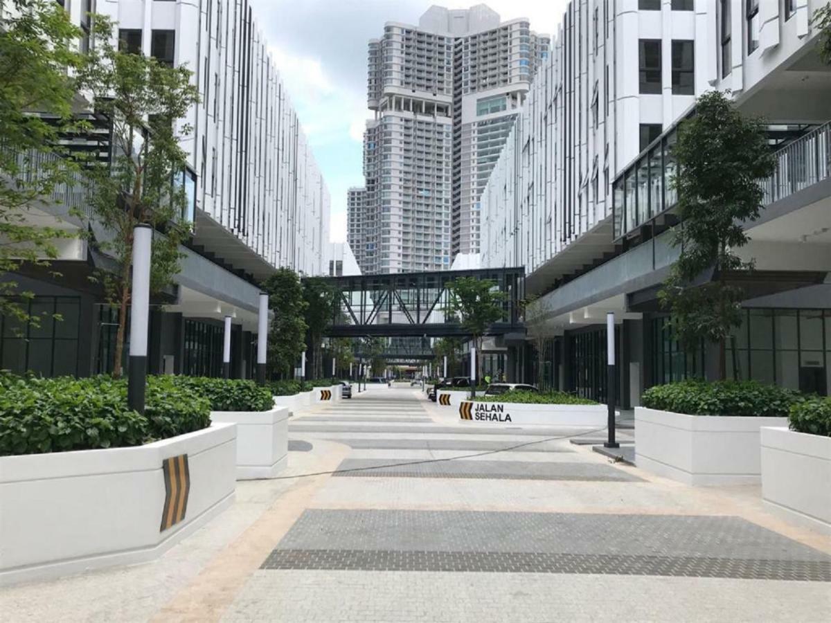Almas Suites Puteri Harbour Nusajaya  Esterno foto