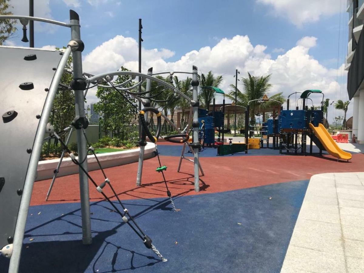 Almas Suites Puteri Harbour Nusajaya  Esterno foto