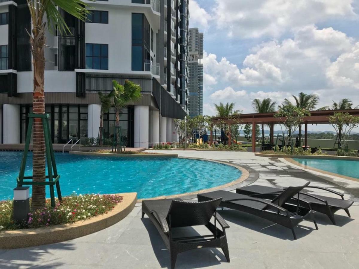 Almas Suites Puteri Harbour Nusajaya  Esterno foto