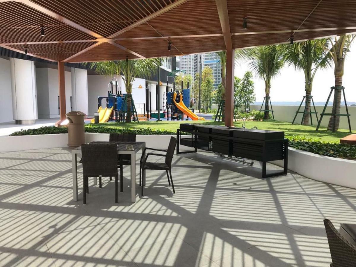Almas Suites Puteri Harbour Nusajaya  Esterno foto