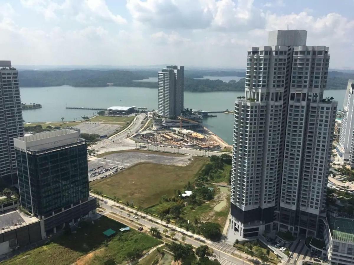 Almas Suites Puteri Harbour Nusajaya  Esterno foto