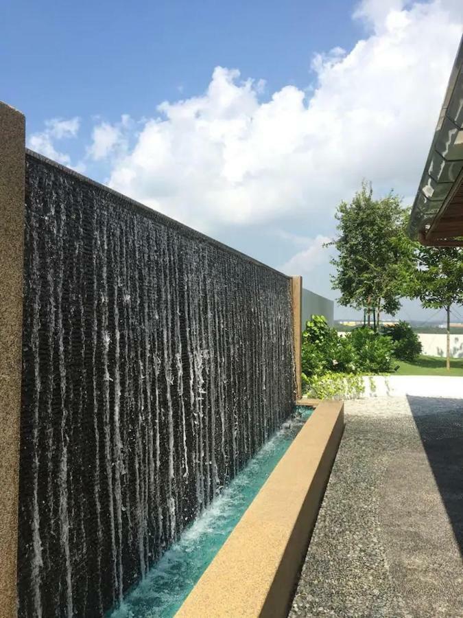 Almas Suites Puteri Harbour Nusajaya  Esterno foto